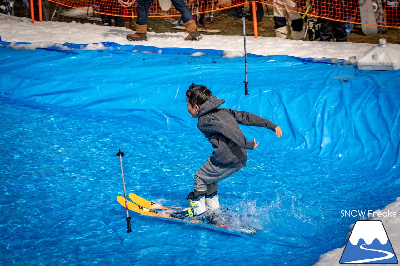 富良野スキー場｜いよいよインターナショナルなイベントに？！春シーズン恒例『第13回 Pond Skimming 池渡り』開催～♪